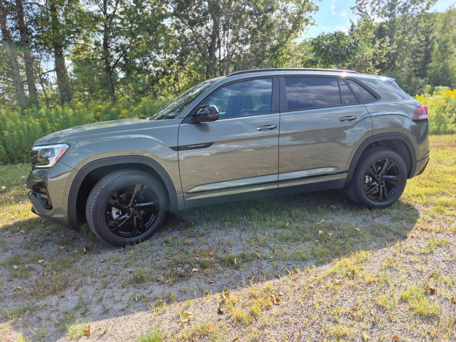 2025 Volkswagen Atlas Cross Sport Comfortline R-Line Black Edition Smarter Driving Starts Here