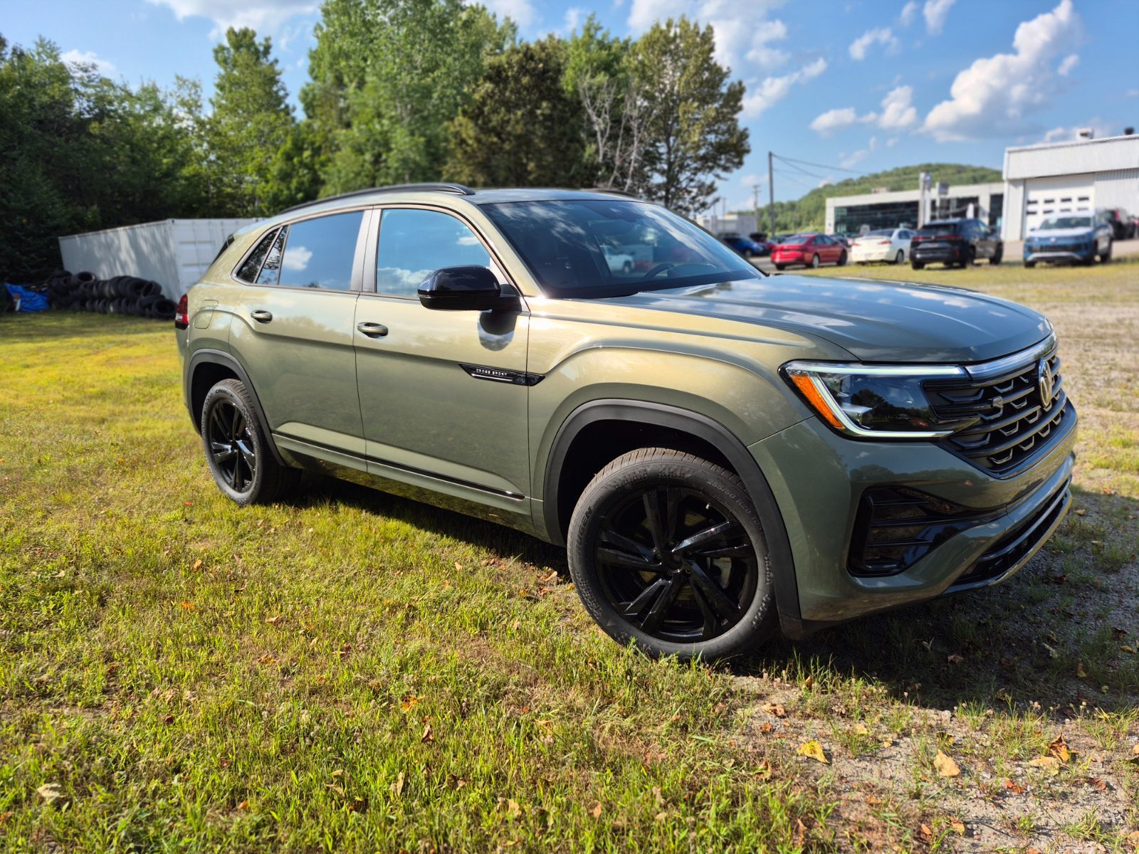 2025 Volkswagen Atlas Cross Sport Comfortline R-Line Black Edition Smarter Driving Starts Here