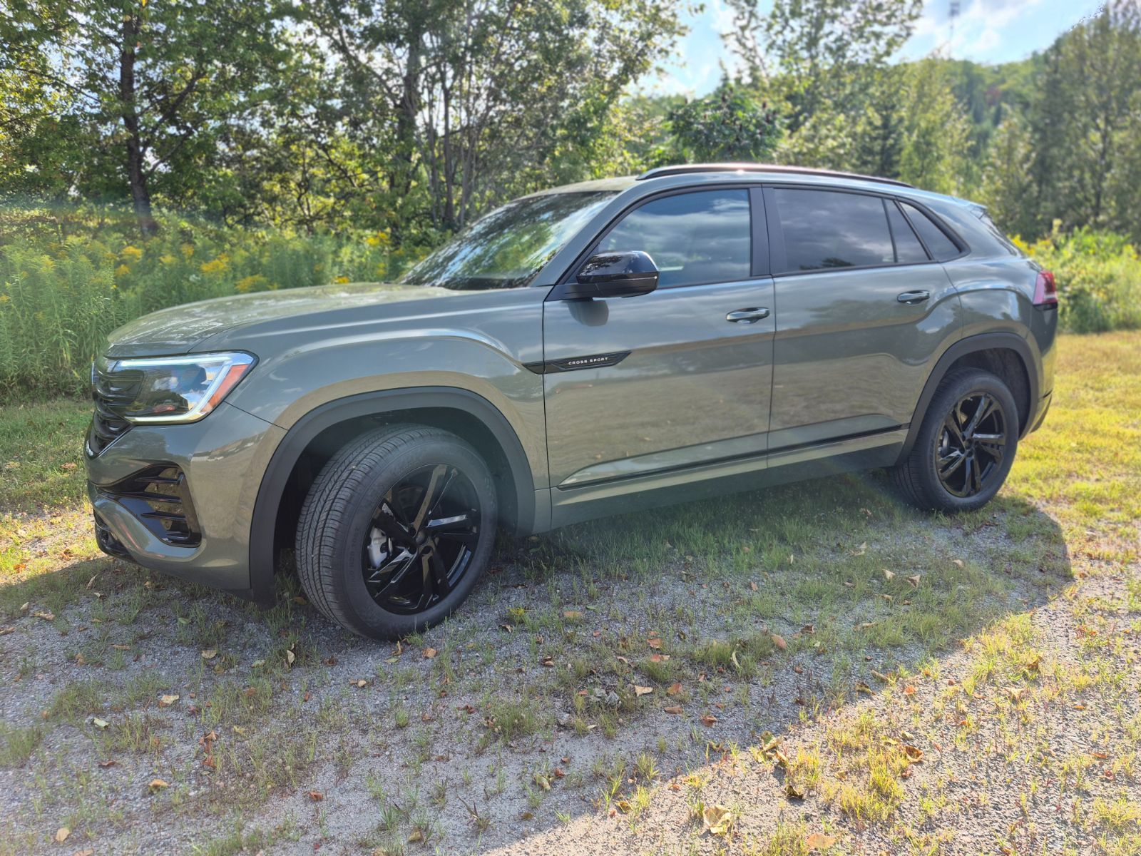 2025 Volkswagen Atlas Cross Sport Comfortline R-Line Black Edition Smarter Driving Starts Here