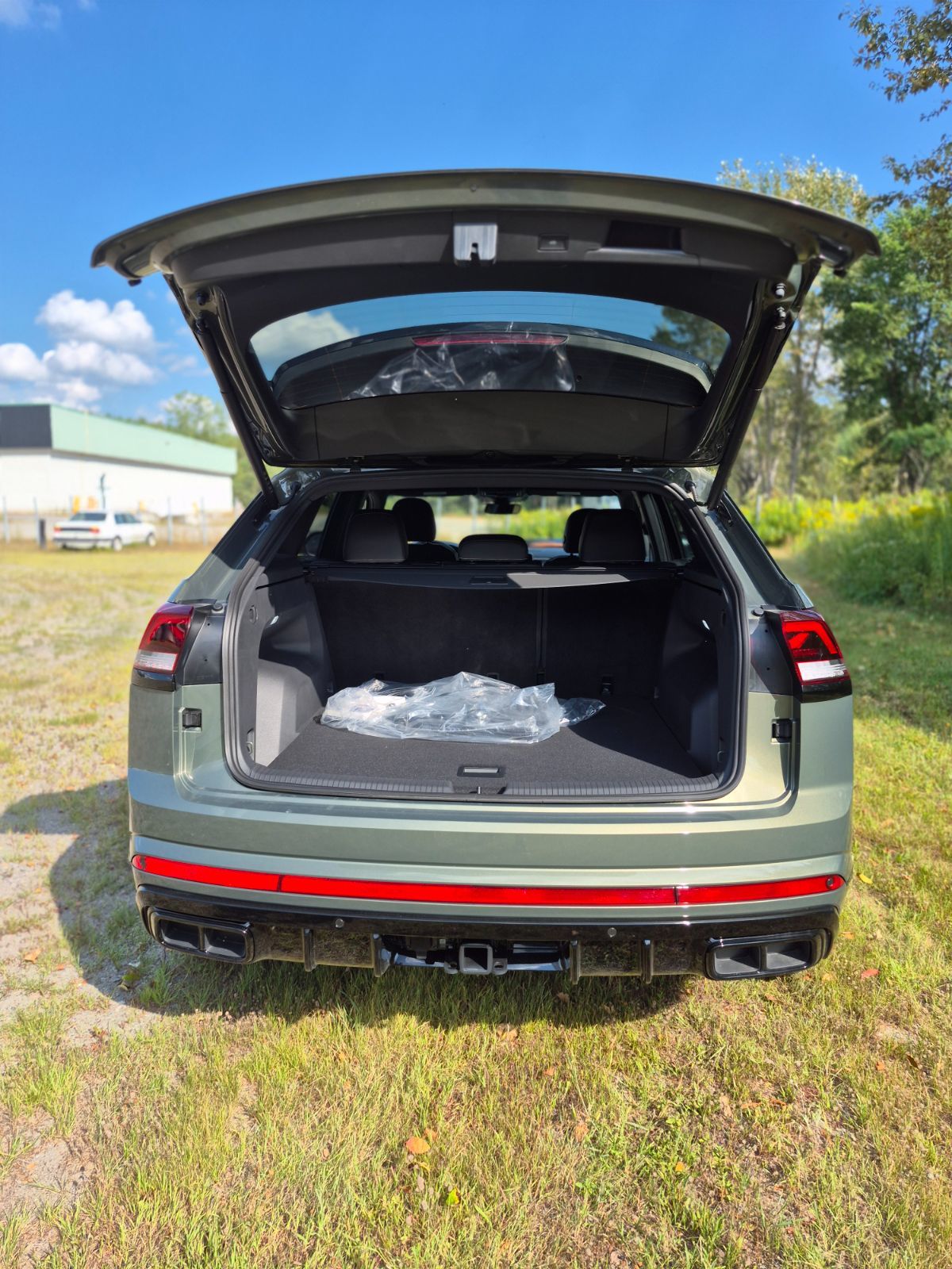 2025 Volkswagen Atlas Cross Sport Comfortline R-Line Black Edition Smarter Driving Starts Here