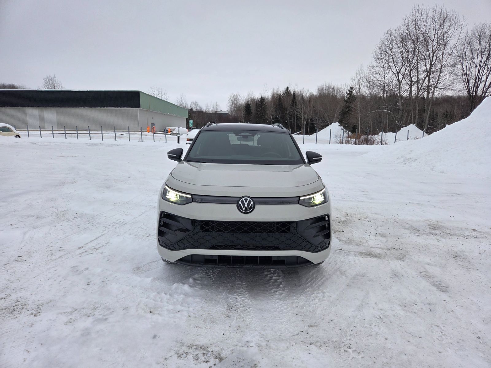 2026 Volkswagen Tiguan Comfortline R-Line Black Edition Tiguan Black Edition: when the road bows down