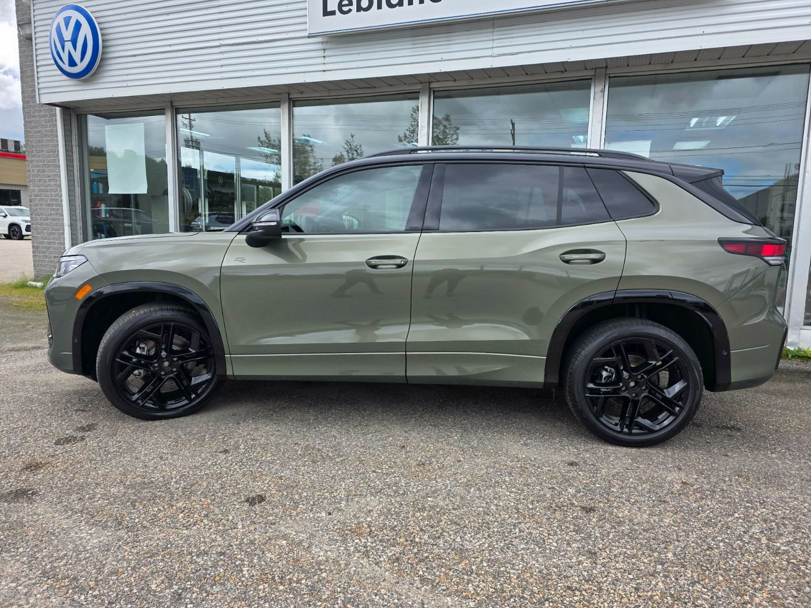 Photo 2026 Volkswagen Tiguan Comfortline R-Line Black Edition 4MOTION #3