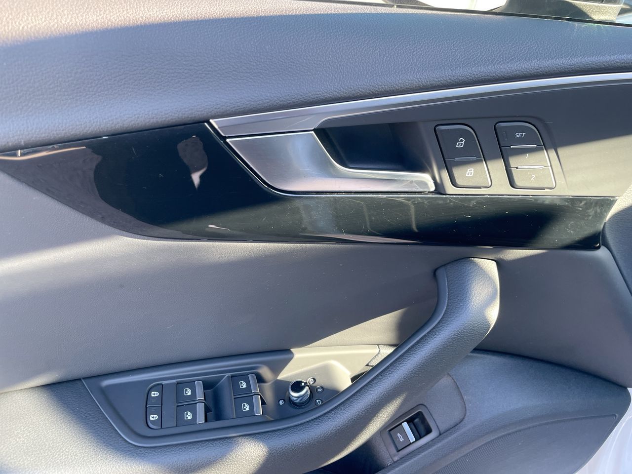 Audi A4 Sedan  2021 à Laval, Québec