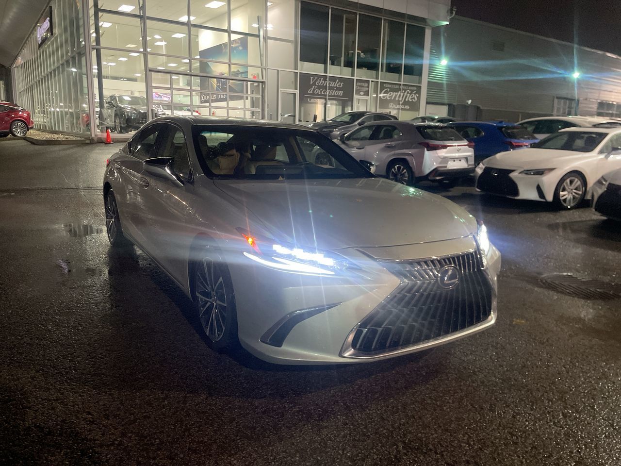 2022 Lexus ES 300h in Laval, Quebec