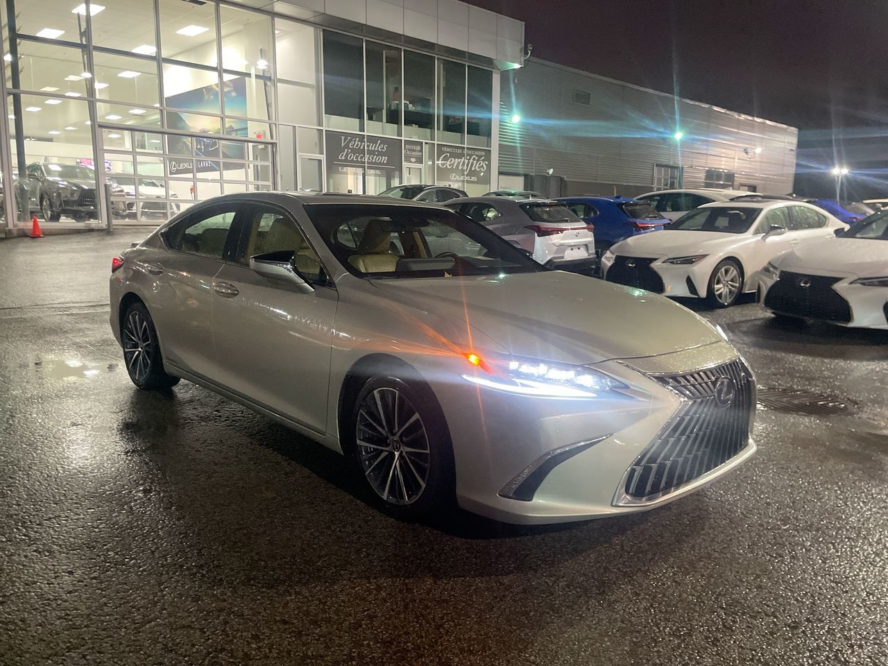 2022 Lexus ES 300h in Laval, Quebec