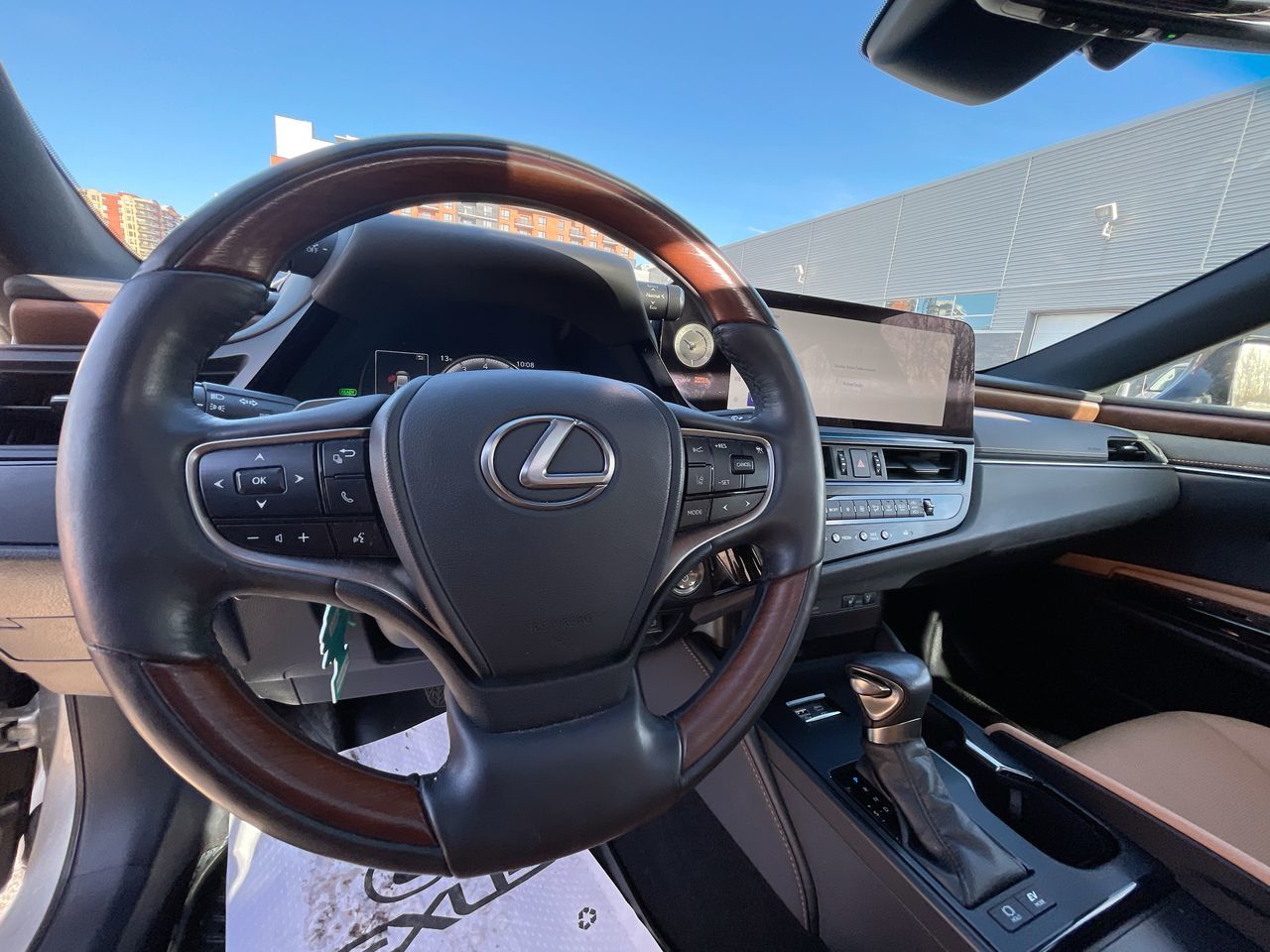 Lexus ES 300h  2023
