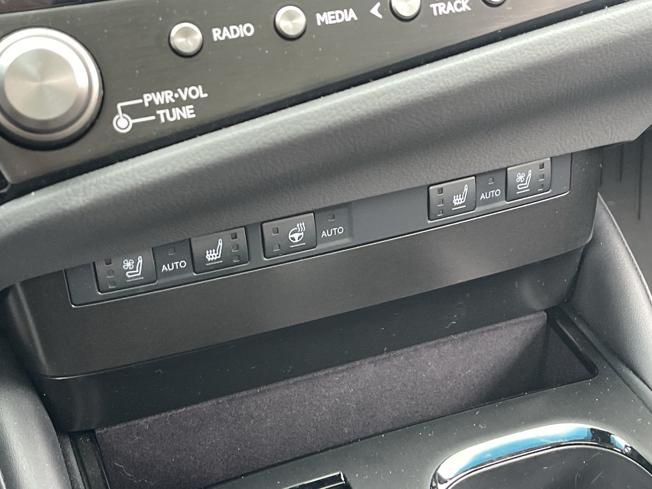 2024 Lexus ES 300h in Laval, Quebec