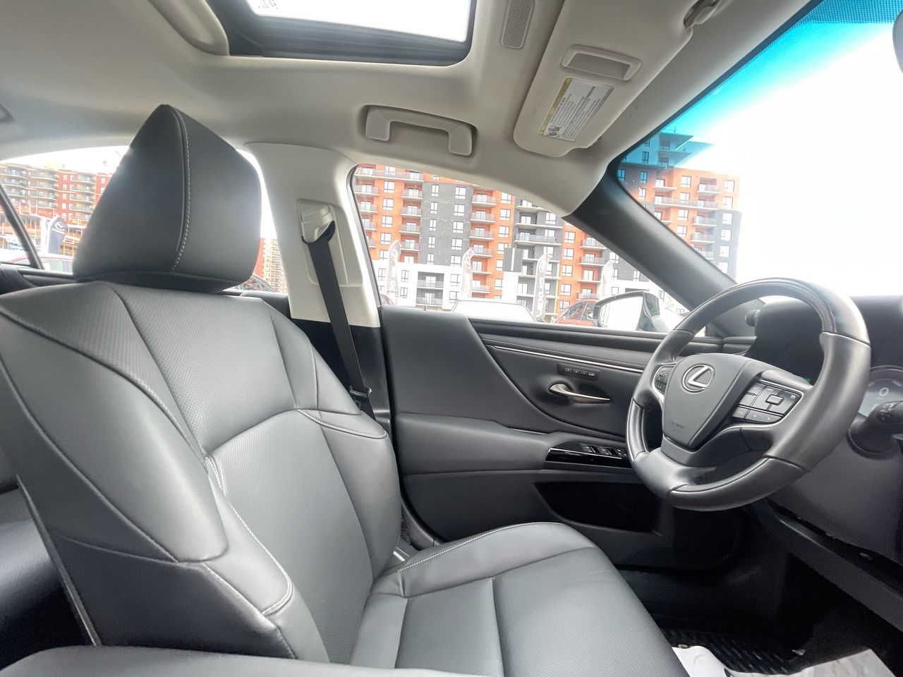 2024 Lexus ES 300h in Laval, Quebec