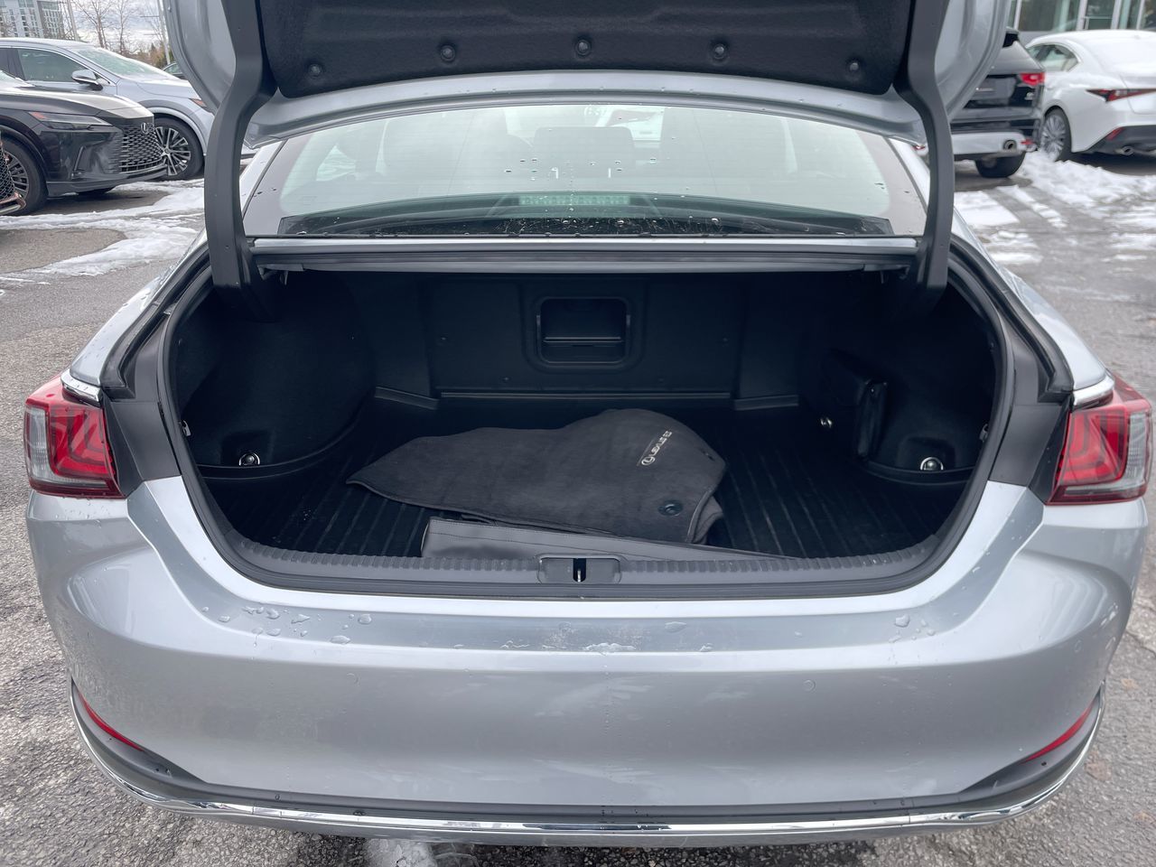 2024 Lexus ES 300h in Laval, Quebec