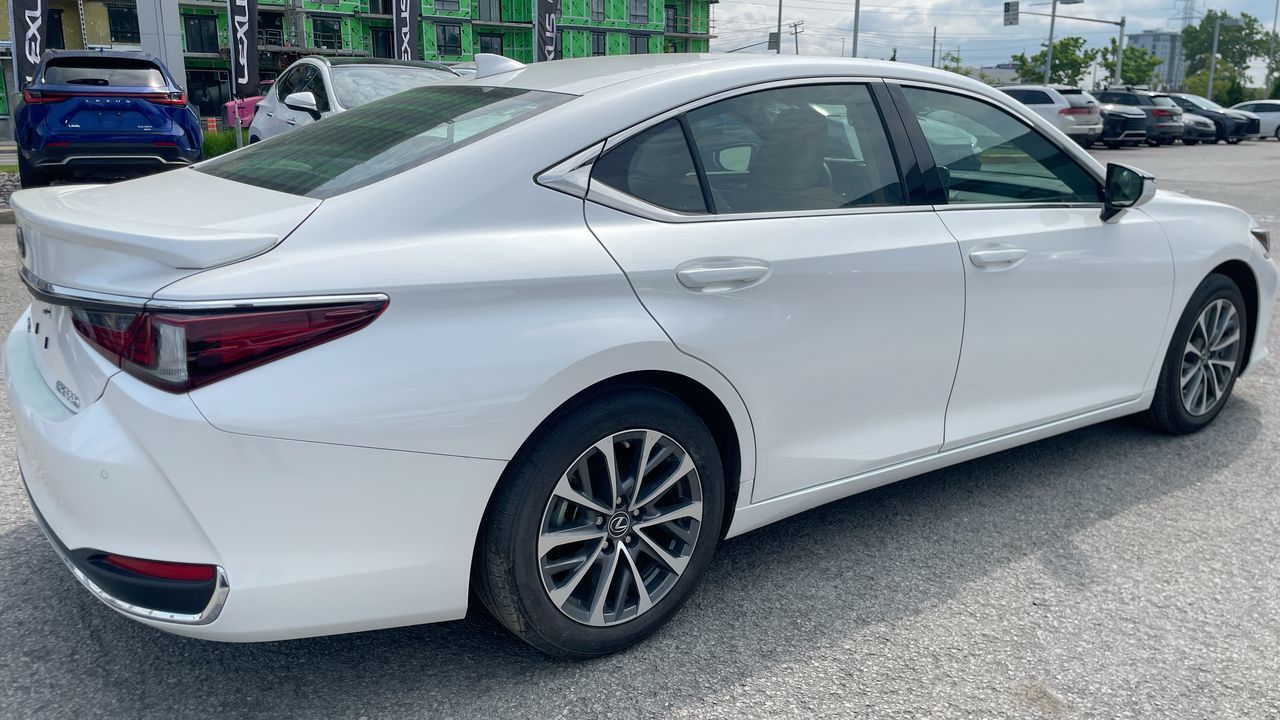 2024 Lexus ES 300h in Laval, Quebec