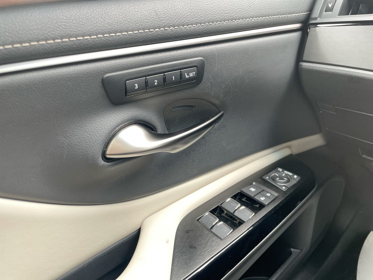 2024 Lexus ES 300h in Laval, Quebec