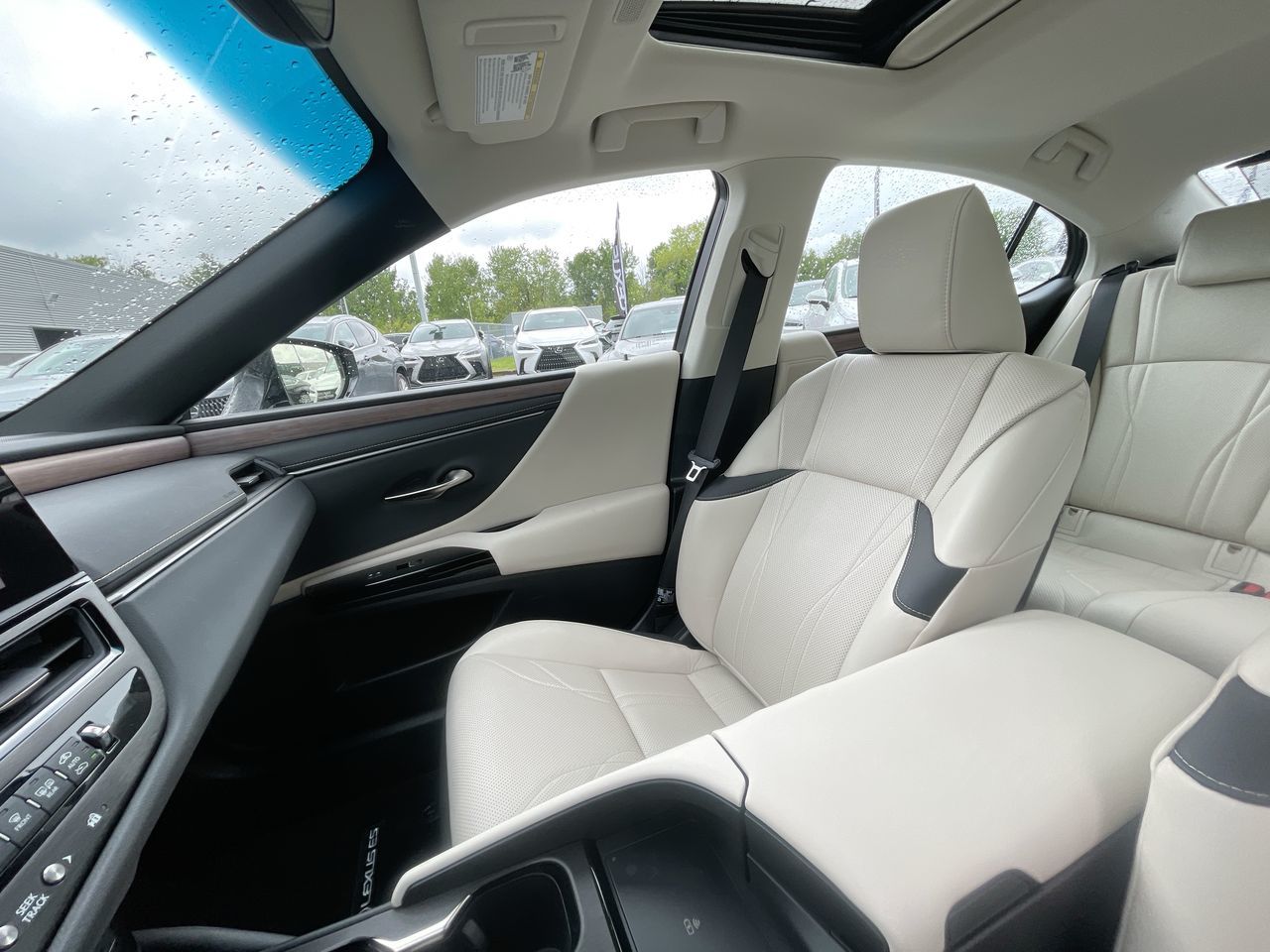 2024 Lexus ES 300h in Laval, Quebec