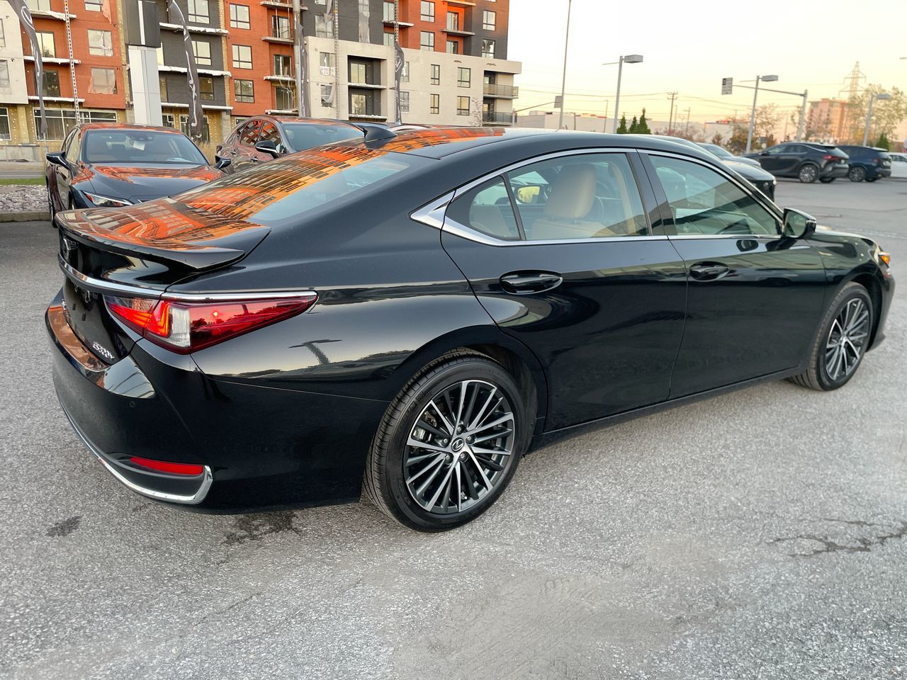 2024 Lexus ES 300h