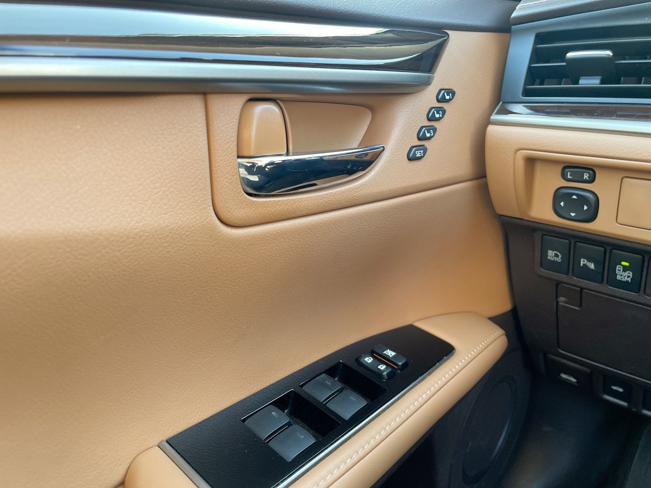 2017 Lexus ES 350 in Laval, Quebec
