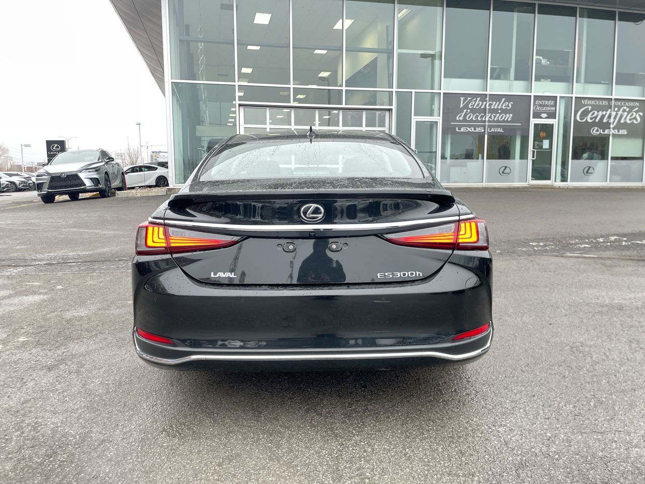 2025 Lexus ES Hybrid in Laval, Quebec