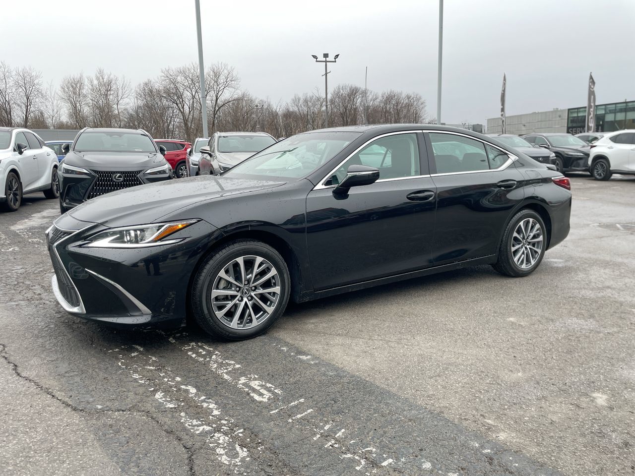 2025 Lexus ES Hybrid in Laval, Quebec
