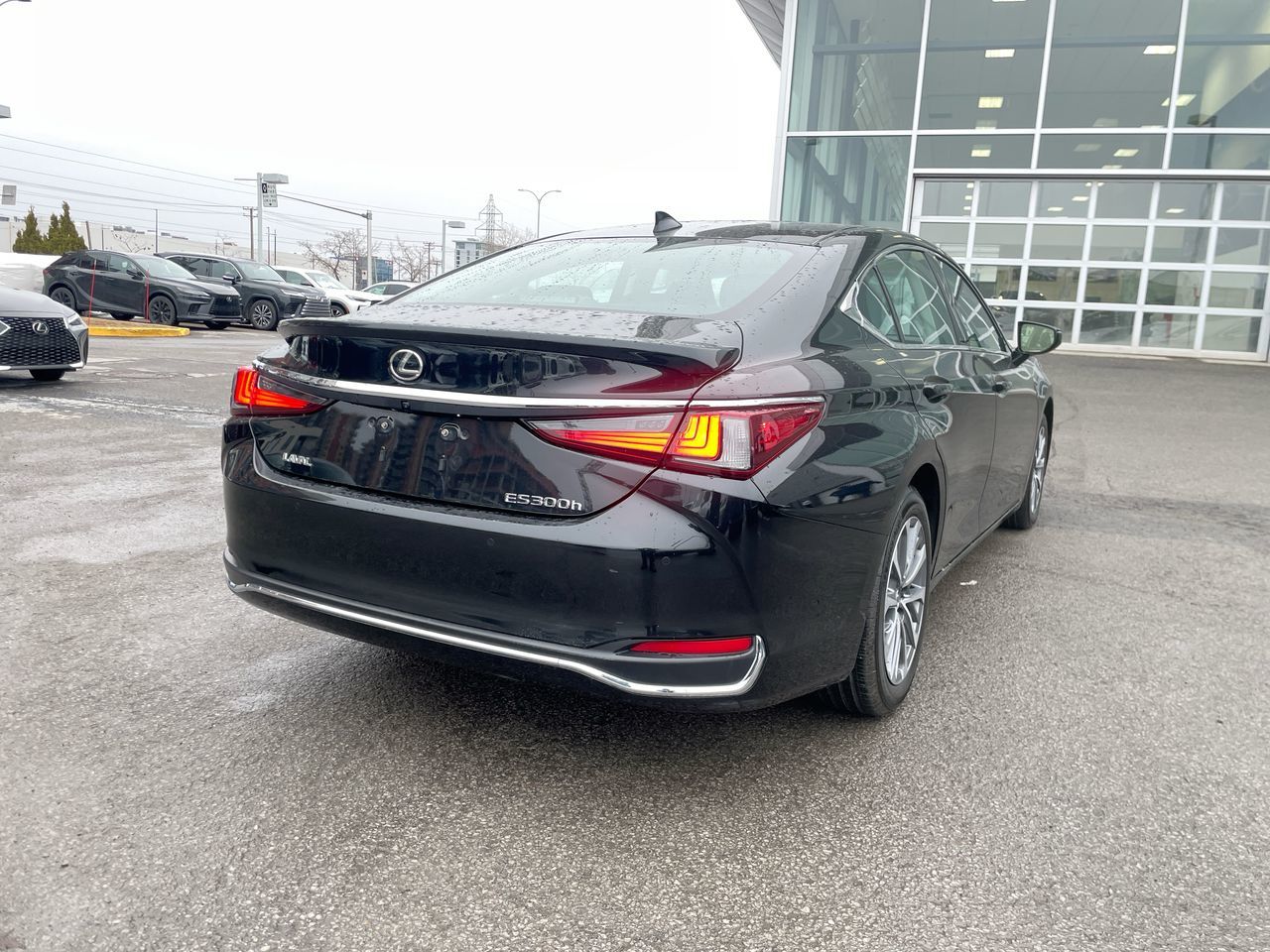 2025 Lexus ES Hybrid in Laval, Quebec