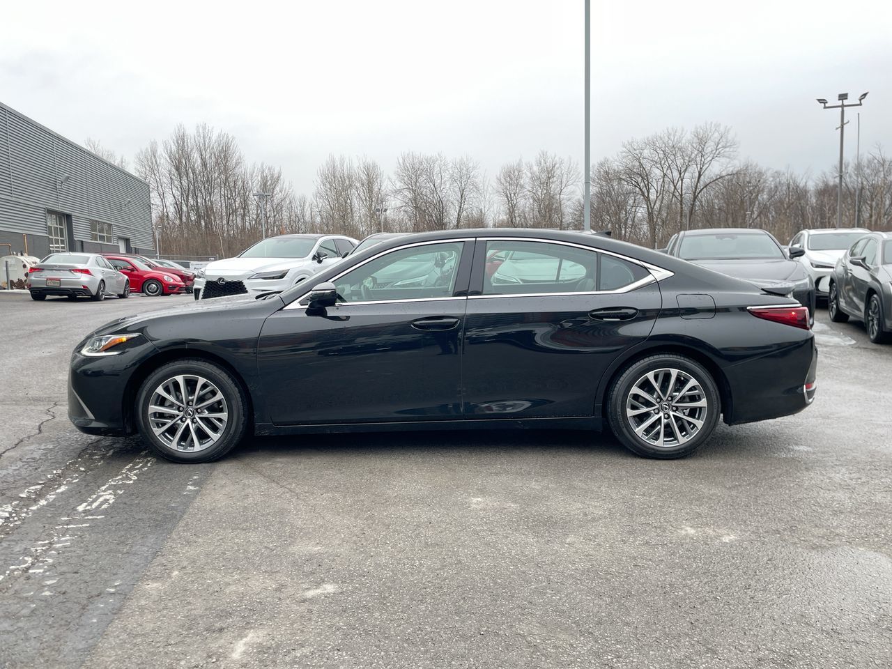 2025 Lexus ES Hybrid in Laval, Quebec