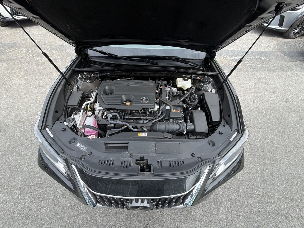 2025 Lexus ES Hybrid in Laval, Quebec