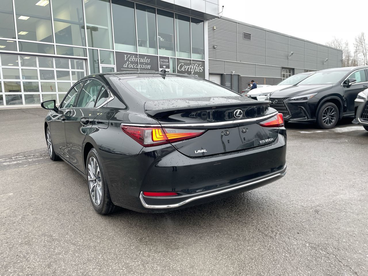 2025 Lexus ES Hybrid in Laval, Quebec