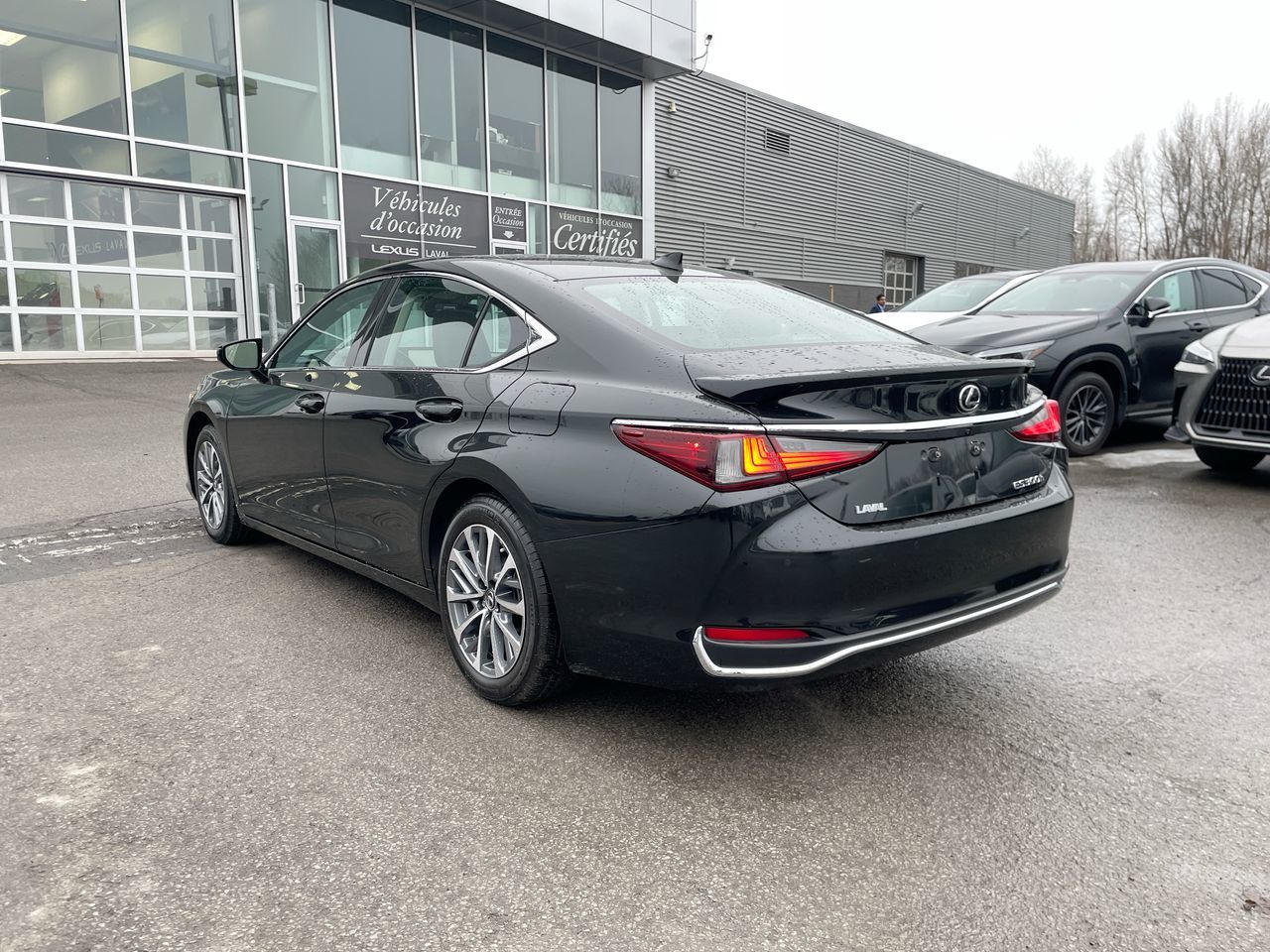 2025 Lexus ES Hybrid in Laval, Quebec