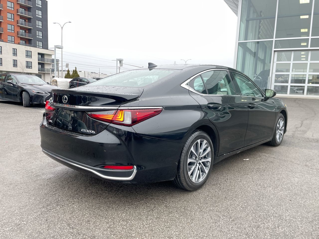 2025 Lexus ES Hybrid in Laval, Quebec