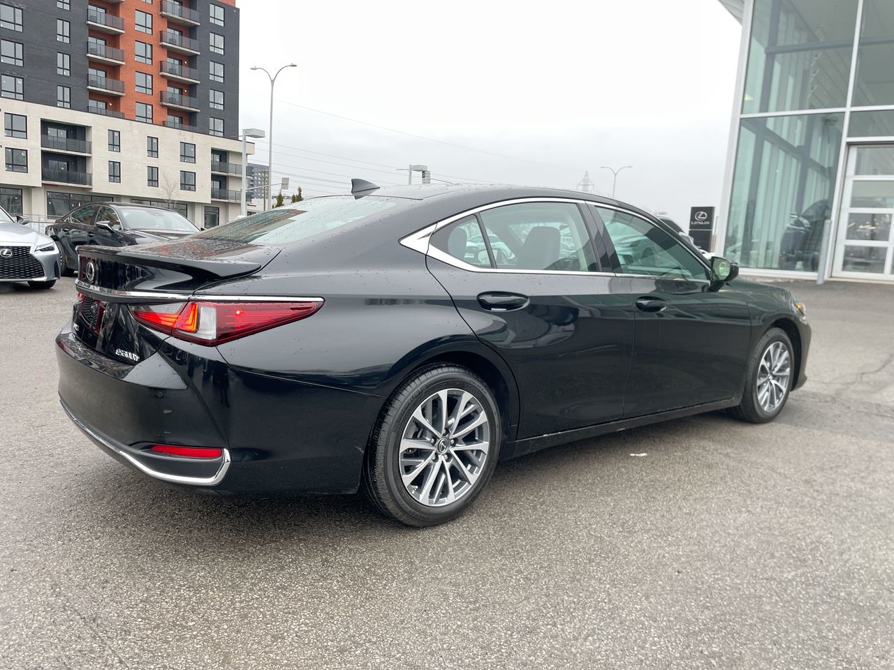 2025 Lexus ES Hybrid in Laval, Quebec