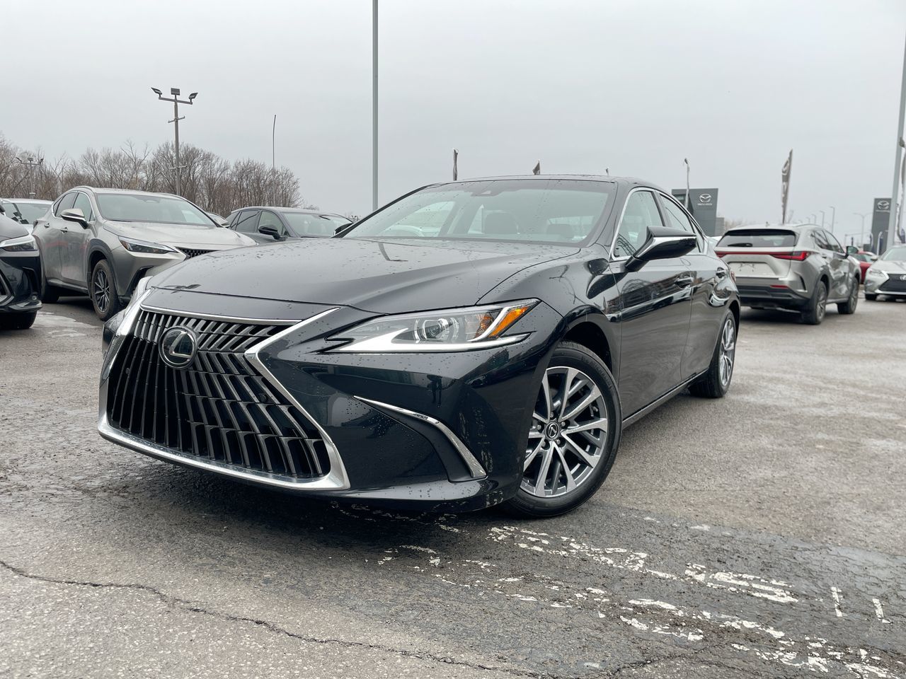 2025 Lexus ES Hybrid in Laval, Quebec