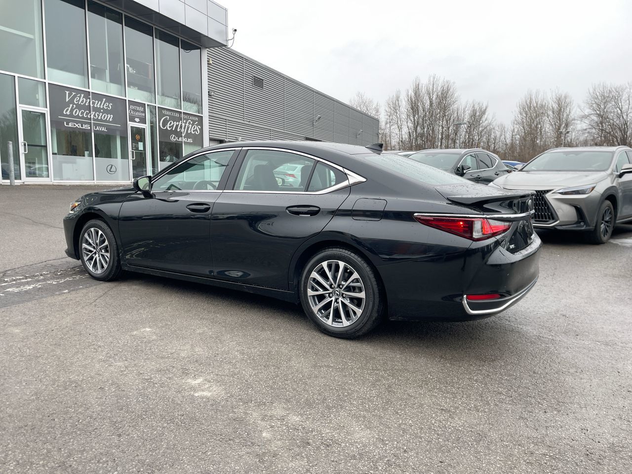 2025 Lexus ES Hybrid in Laval, Quebec