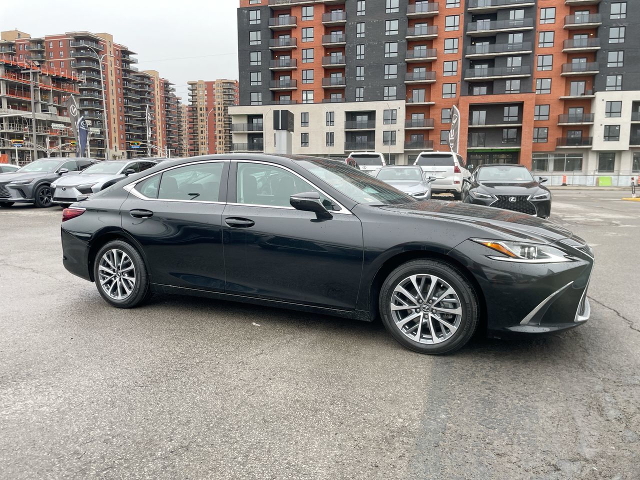 2025 Lexus ES Hybrid in Laval, Quebec