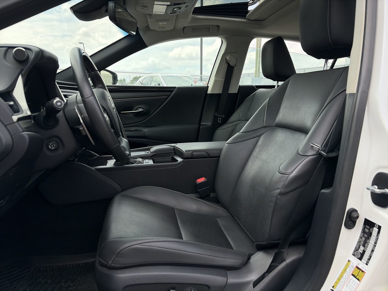 Lexus ES  2021