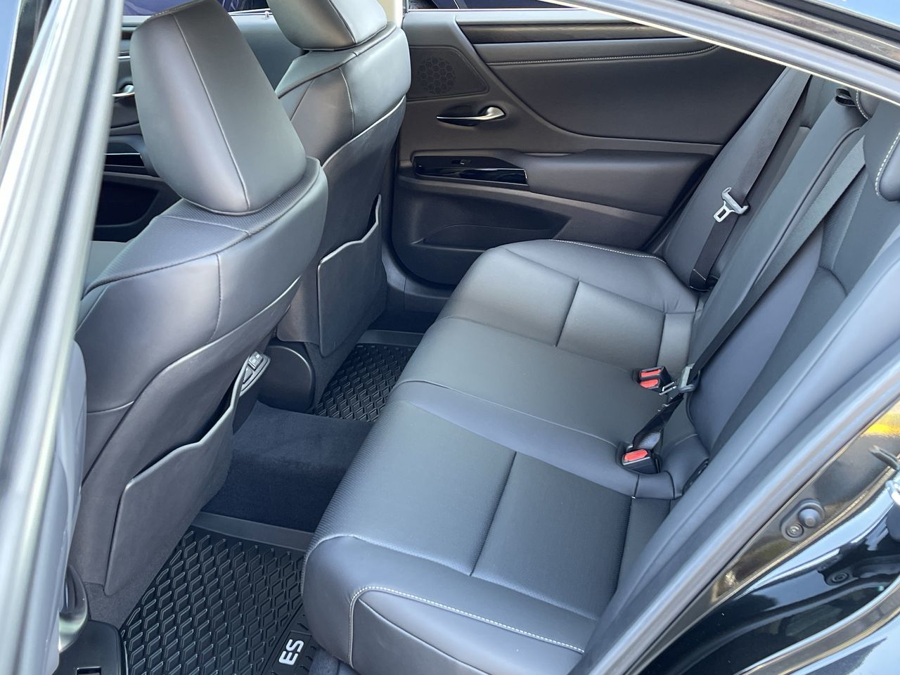 2024 Lexus ES in Laval, Quebec