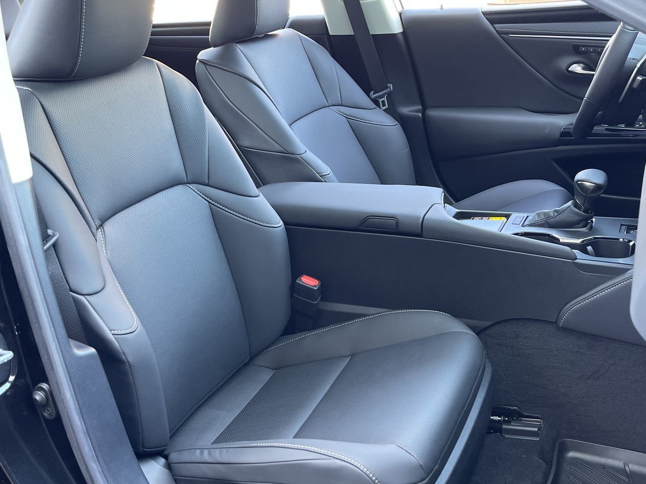 2024 Lexus ES in Laval, Quebec