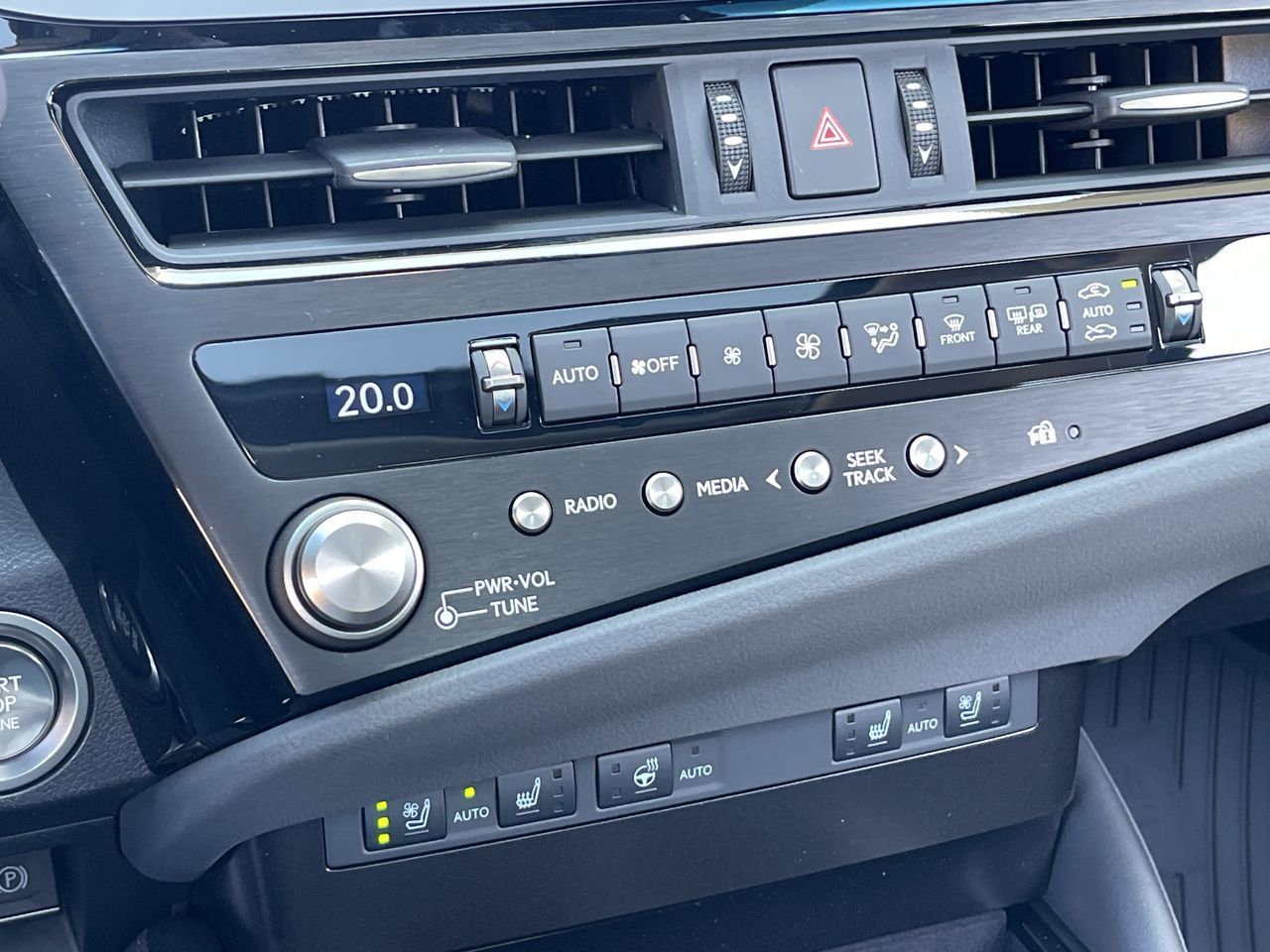 2024 Lexus ES in Laval, Quebec