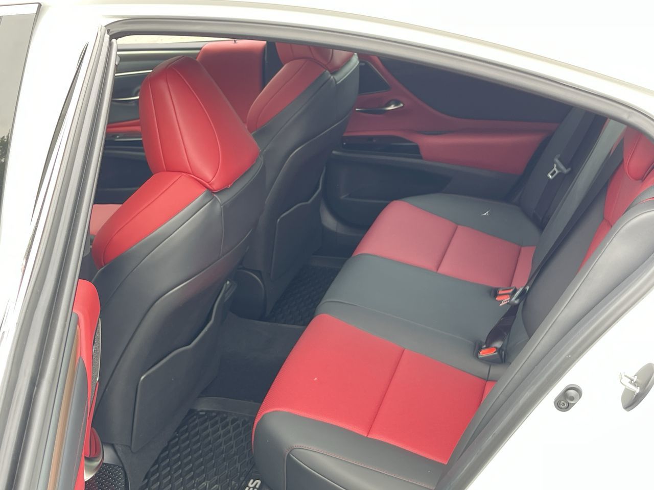 2025 Lexus ES in Laval, Quebec