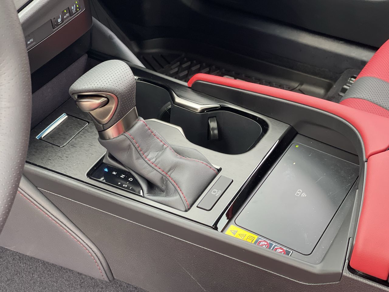 2025 Lexus ES in Laval, Quebec