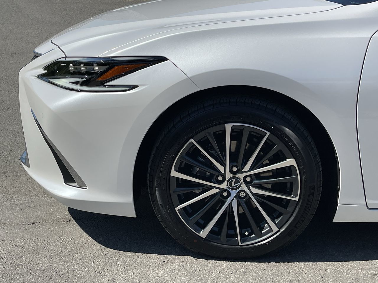 Lexus ES HYBRID  2025 à Laval, Québec