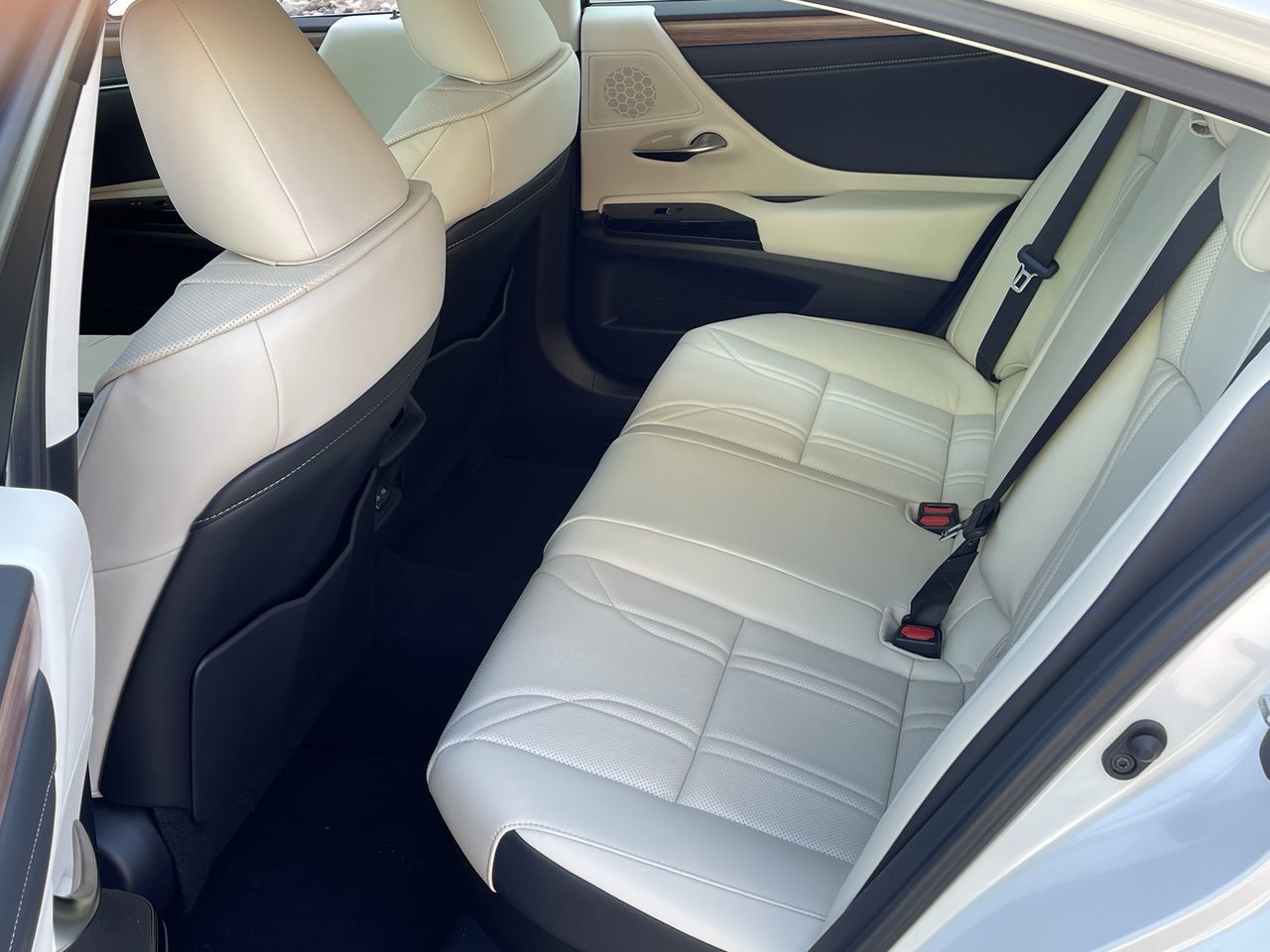 Lexus ES HYBRID  2025 à Laval, Québec