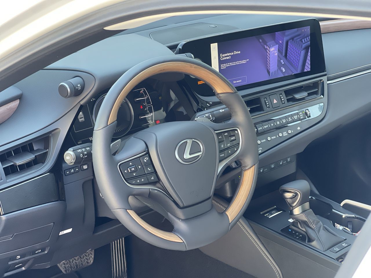 Lexus ES HYBRID  2025 à Laval, Québec