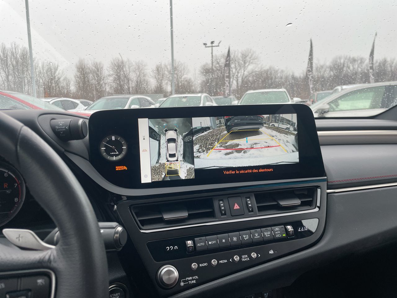 2025 Lexus ES in Laval, Quebec
