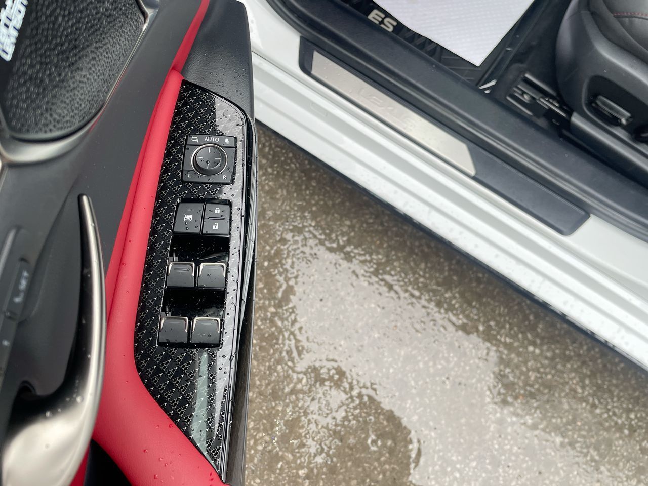 2025 Lexus ES in Laval, Quebec