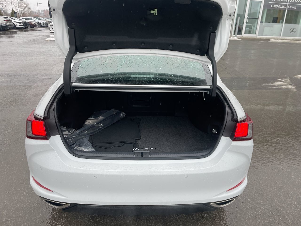 2025 Lexus ES in Laval, Quebec