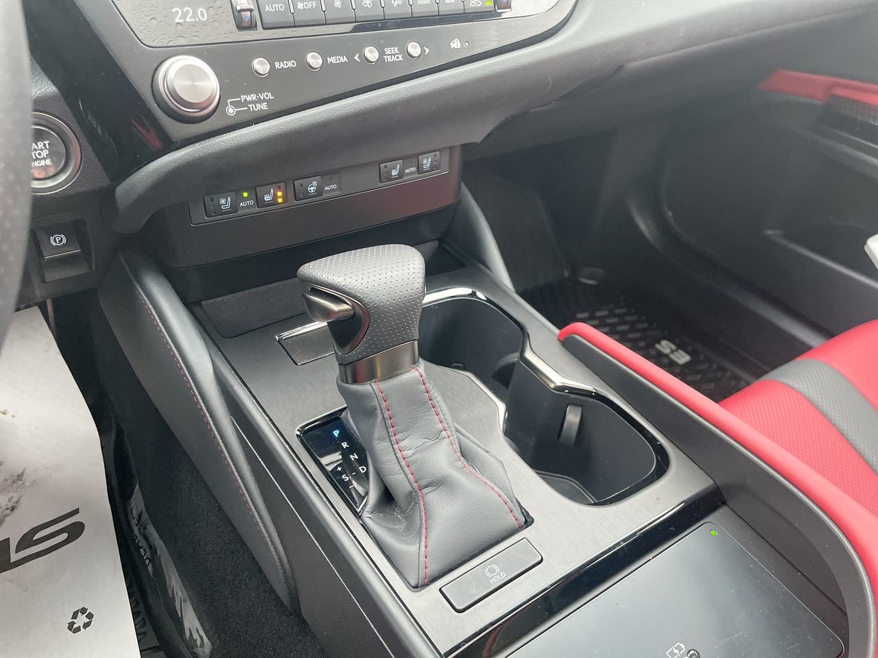 2025 Lexus ES in Laval, Quebec