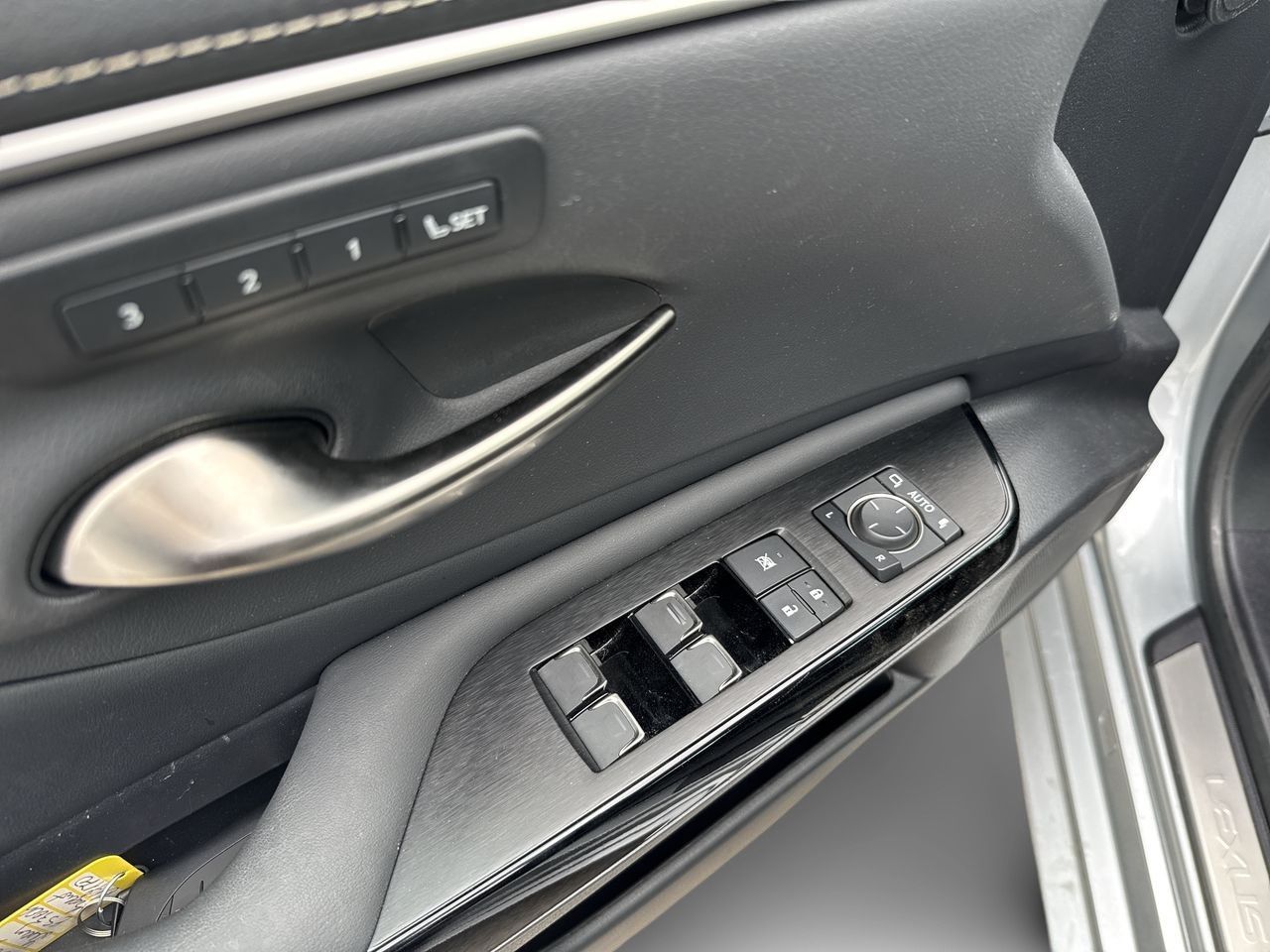 Lexus ES300h  2023