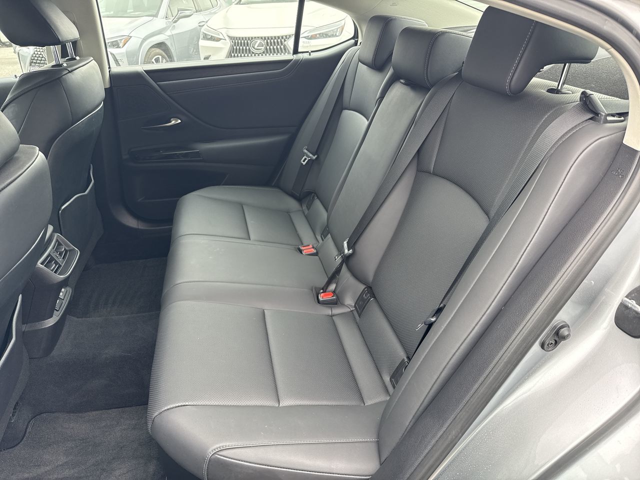 Lexus ES300h  2023