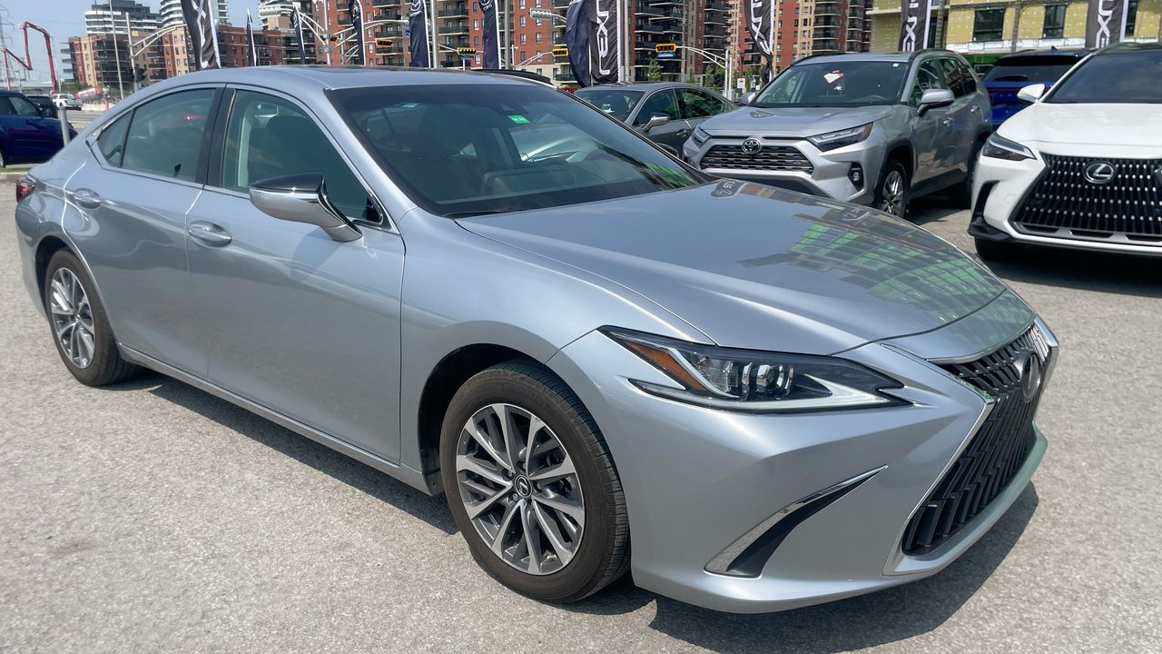 2023 Lexus ES350 in Laval, Quebec