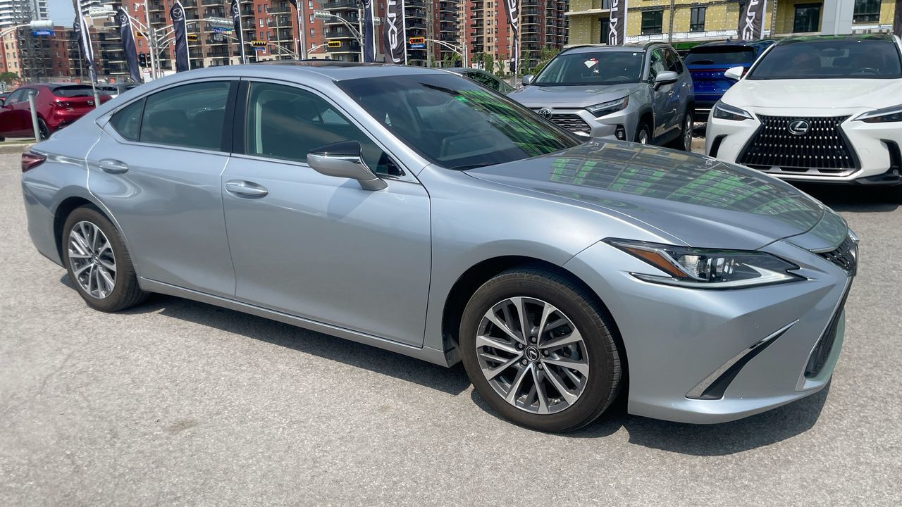 2023 Lexus ES350 in Laval, Quebec
