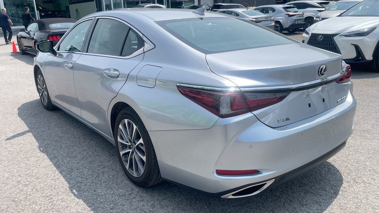 2023 Lexus ES350 in Laval, Quebec