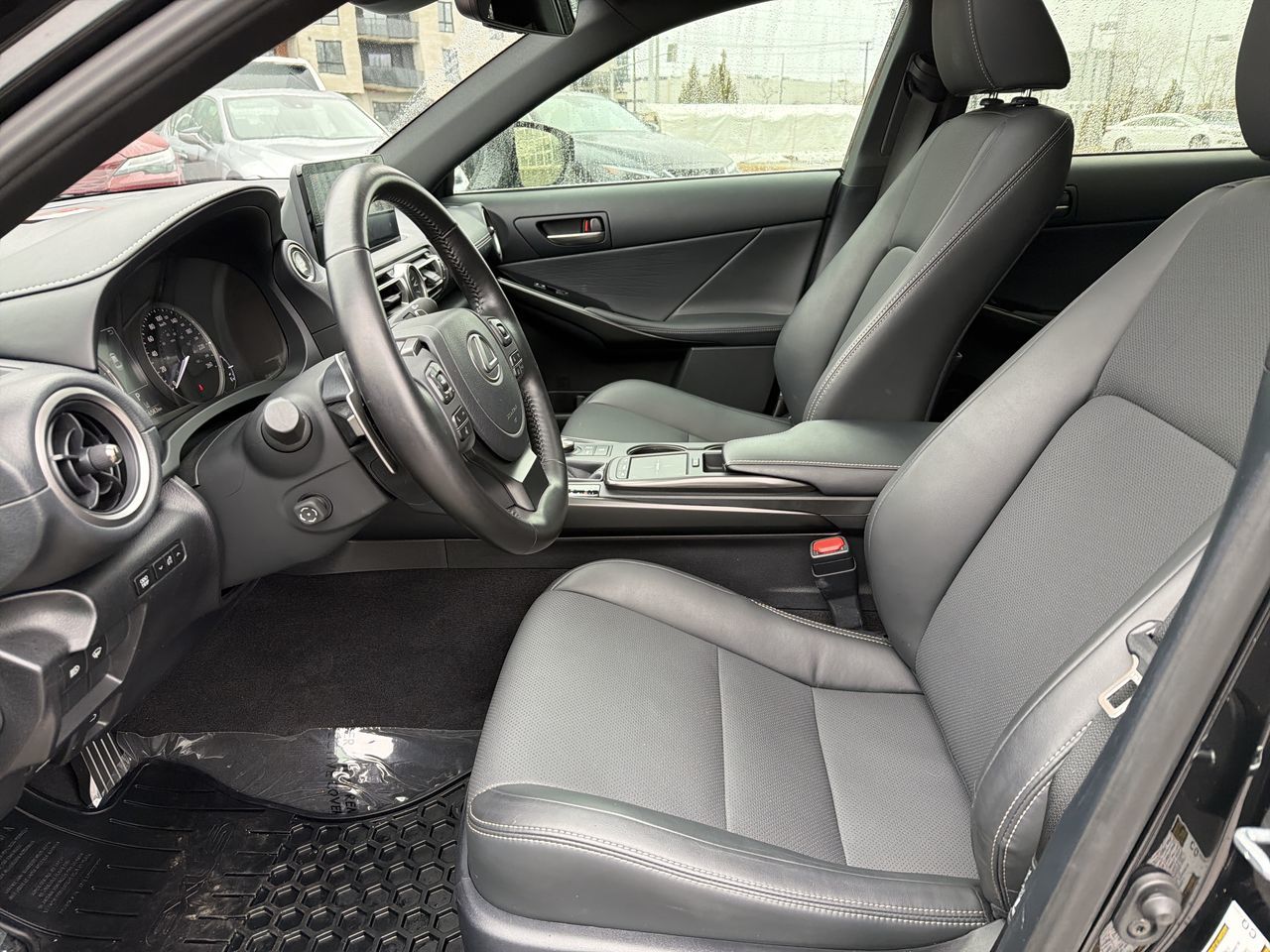 Lexus IS 300  2021