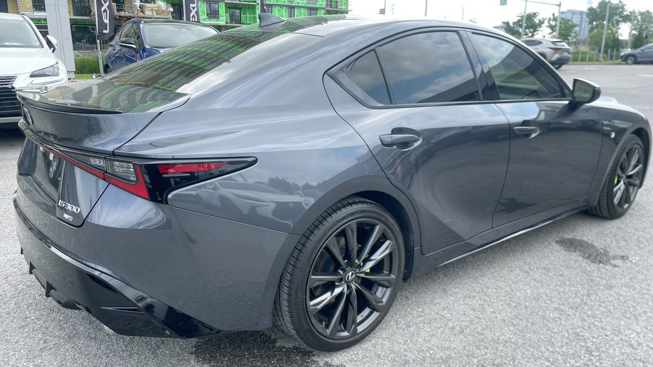 Lexus IS 300  2023